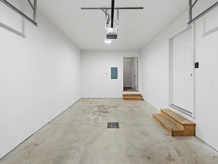 1594 Madeline St #B — Photo 10