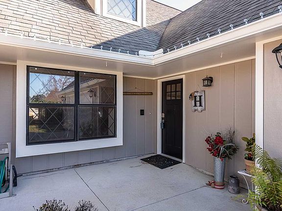 3rd image of 3155 Windermere Dr