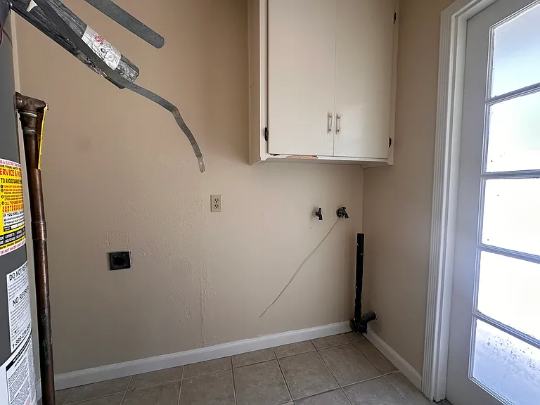 1943 Carolyn Dr — Photo 14