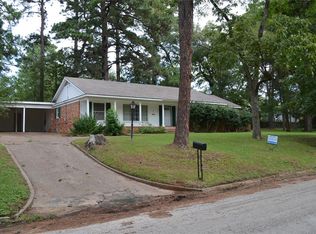 210 E Homewood Dr, Crockett, TX