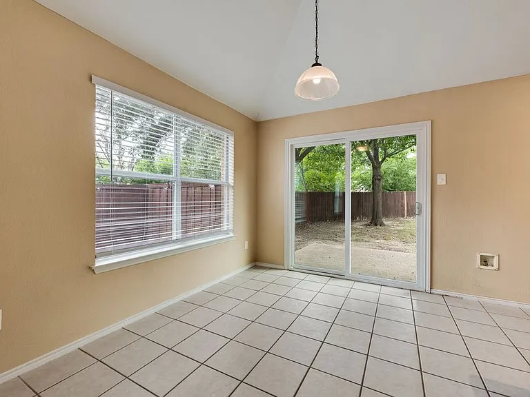 9300 Warren Dr — Photo 7