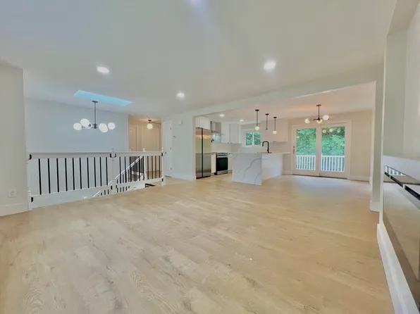 28 Greenfield St, Attleboro, MA 02703