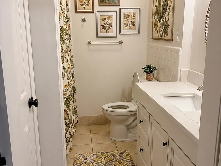 2525 Rosehaven St — Photo 9