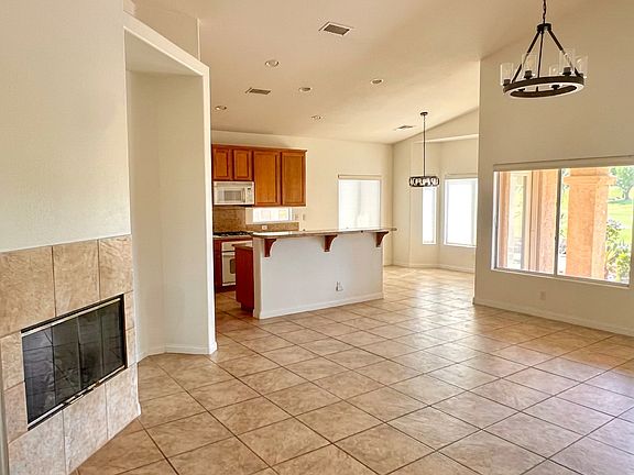 4th image of 45385 Big Canyon St
