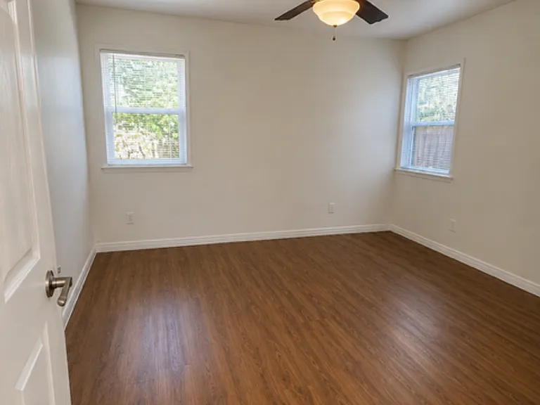 5016 Kester Ave — Photo 8