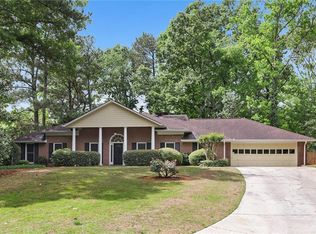 135 Farmstead Ln, Roswell, GA 30075