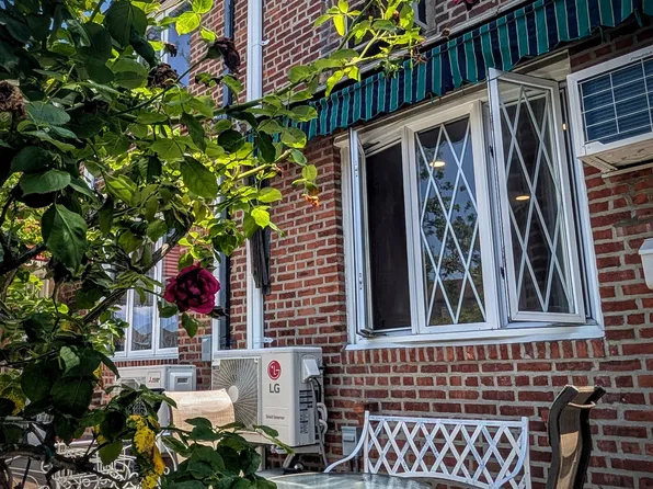 (undisclosed Address), Middle Village, NY 11379