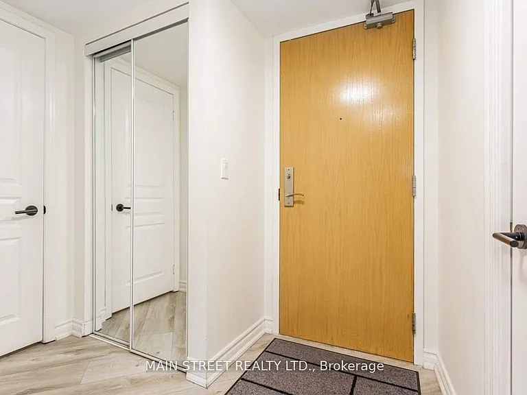 509 Beecroft Rd #816 — Photo 3