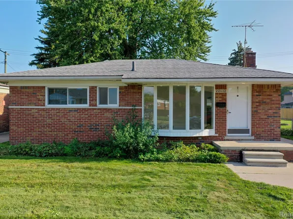 22612 Raymond Ct, Saint Clair Shores, MI 48082