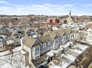 13 River Bend Pl, Chaska, MN 55318