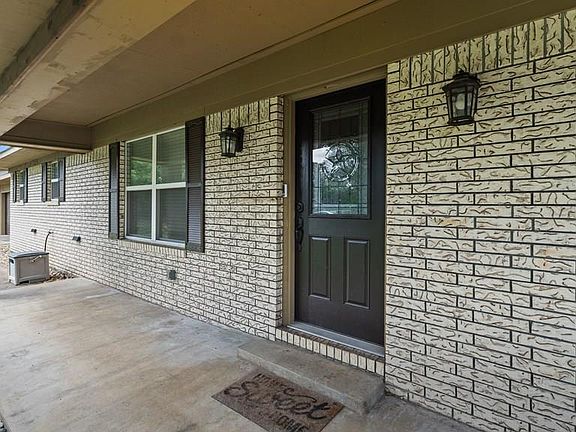4th image of 11 Big Oak Ln