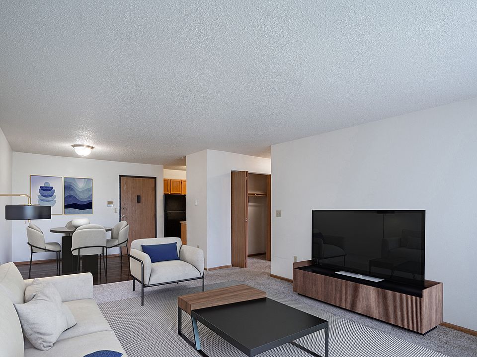 Fargo, ND Prairie Park Apartments | Living