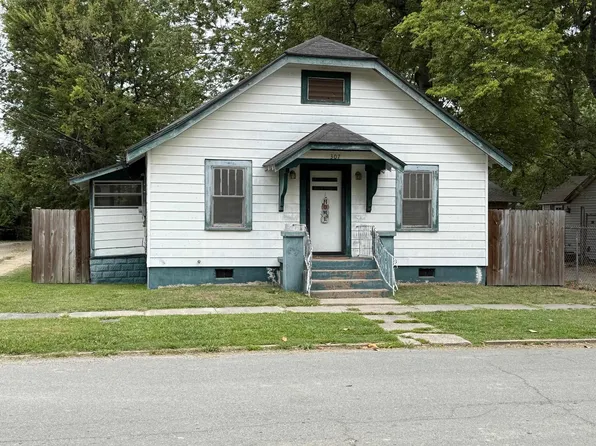 307 E 6th St, Stuttgart, AR 72160
