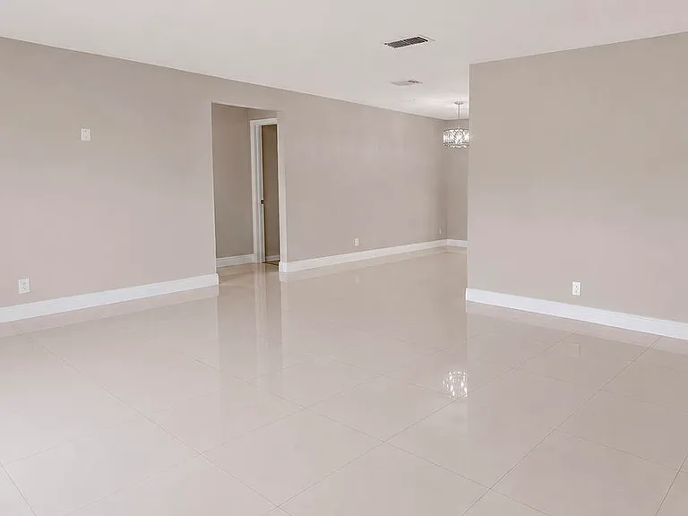 7180 NW 10th Ct — Photo 5