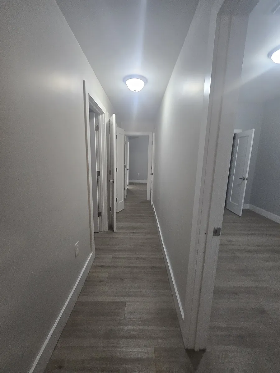 Building Photo - 318 W Runyon St #G2