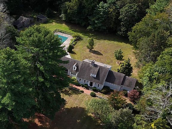 2nd image of 26 Stetson Shrine Ln