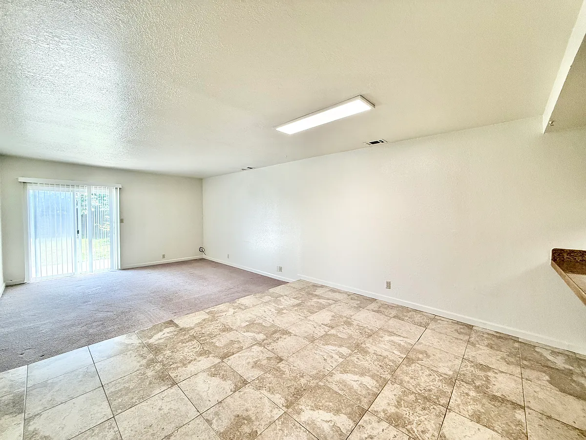 Building Photo - 318 E Alameda St