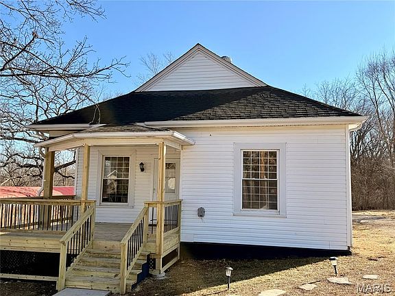 2nd image of 1104 East St