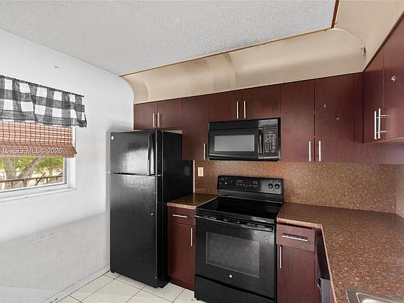 3rd image of 3199 Foxcroft Rd APT 311
