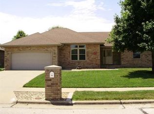 3592 W Countryside Dr, Springfield, MO 65807