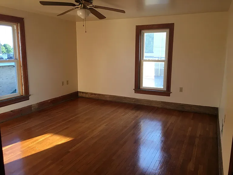 456 E School St — Photo 17