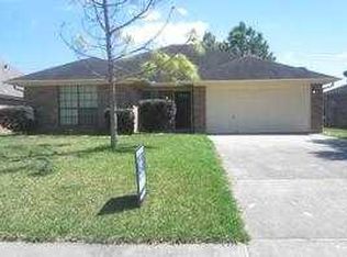 125 Papaya St, Lake Jackson, TX 77566