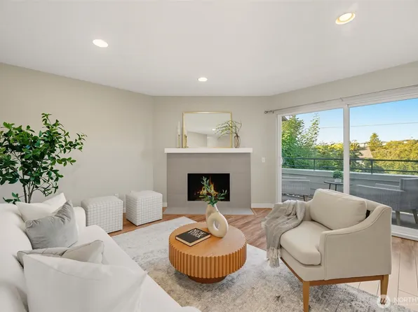 3233 NE 12th Street #313, Renton, WA 98056