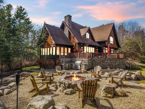 101 Elm St, Medfield, MA 02052