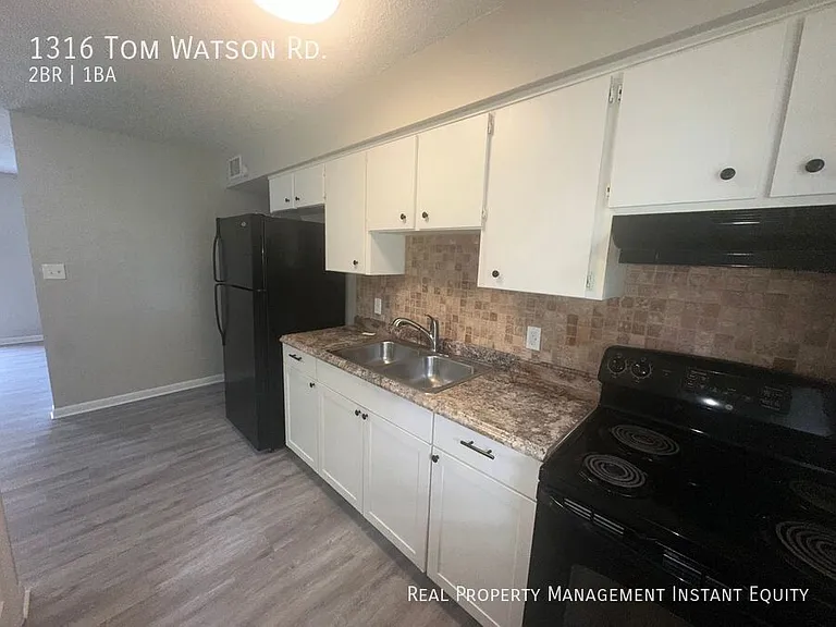 1316 Tom Watson Rd — Photo 6