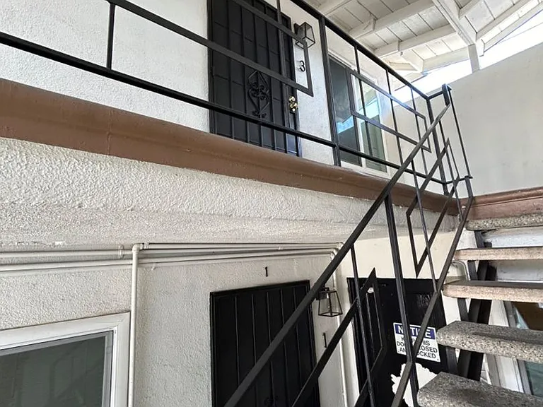 422 Almond Ave #3 — Photo 1