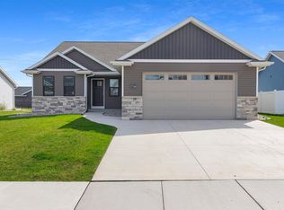 1744 Patriot Way, Neenah, WI 54956