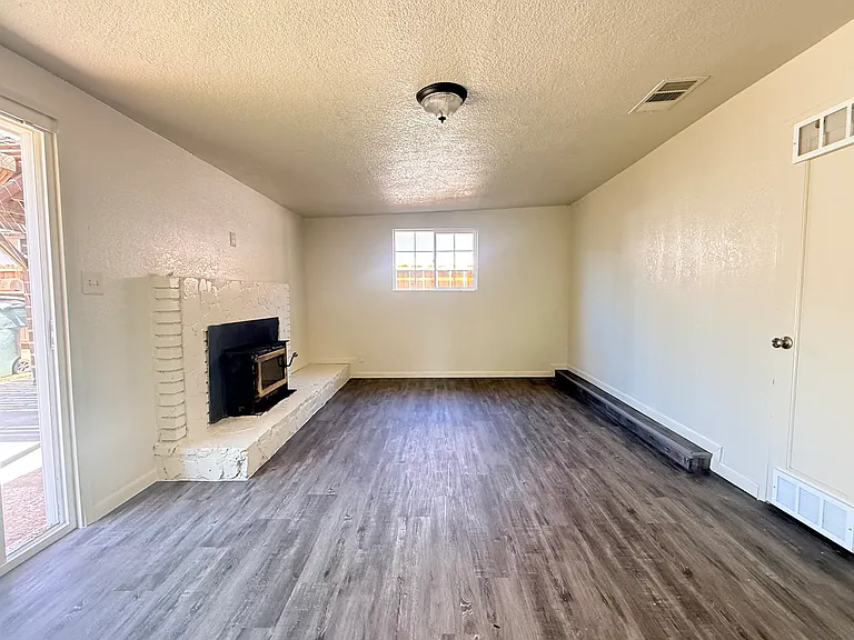 223 E Robinson Ave — Photo 26