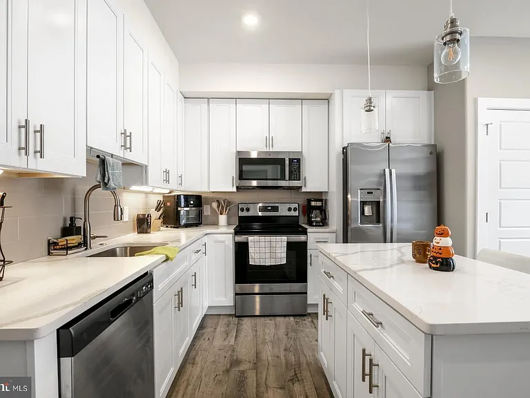 2209 N Broad St #402 — Photo 3