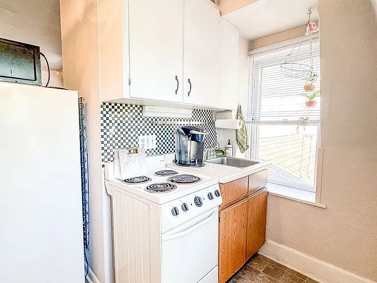 152 E Johnson St — Photo 4