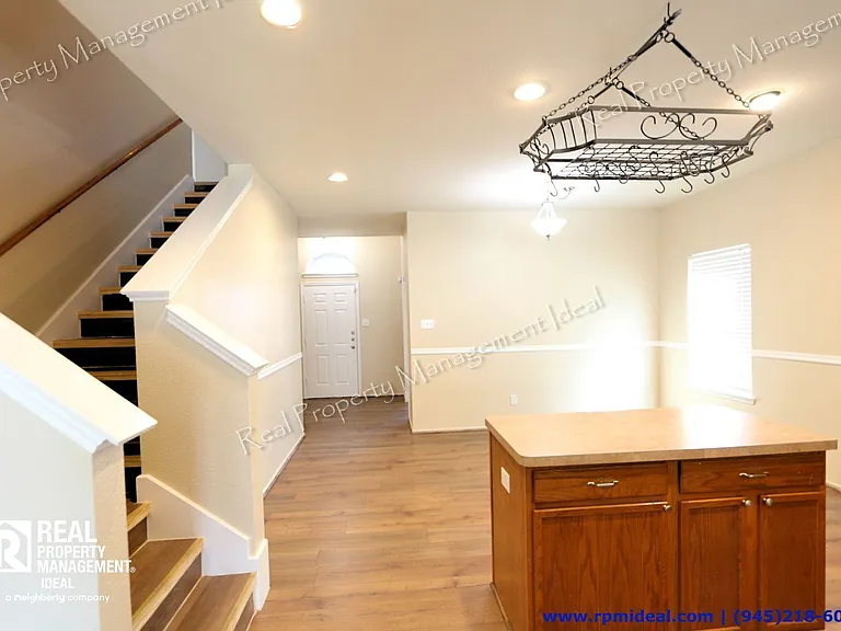 1910 Pin Oak Ln — Photo 21