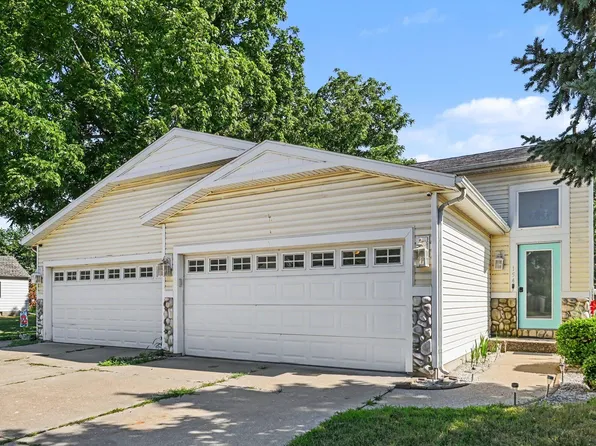 154 W 32nd St, Holland, MI 49423