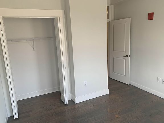 4th image of 72 Park Dr #1