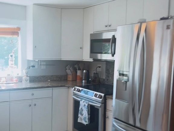 3rd image of 4 Meadowbrook Rd