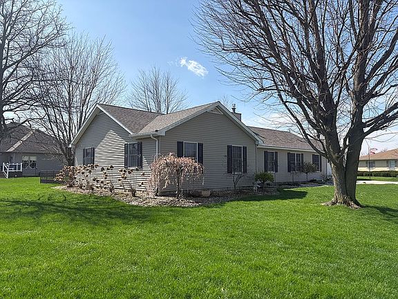 3rd image of 311 Cherry Blossom Ln