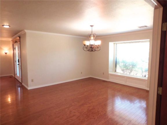 5th image of 2209 Alderham Ave