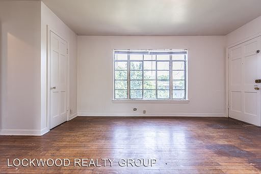3rd image of 110 W Oakview Pl APT 1