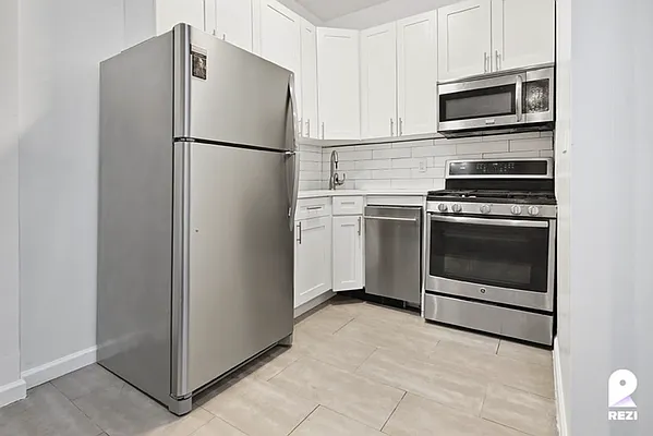 Rented by REZI | media 16