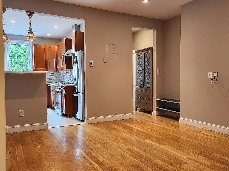54 Hausman St #1A — Photo 5