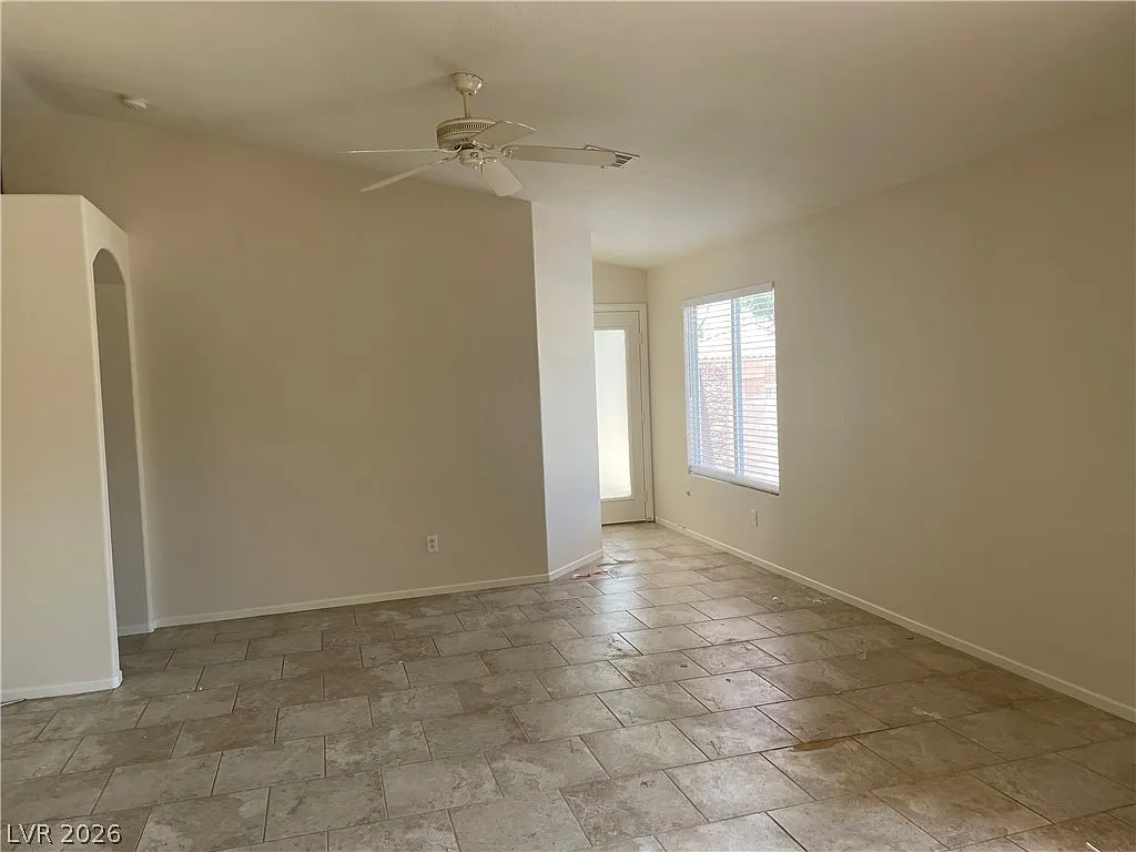 3 bed, 2.0 bath, 1263 sqft, $1,920 — Photo 3