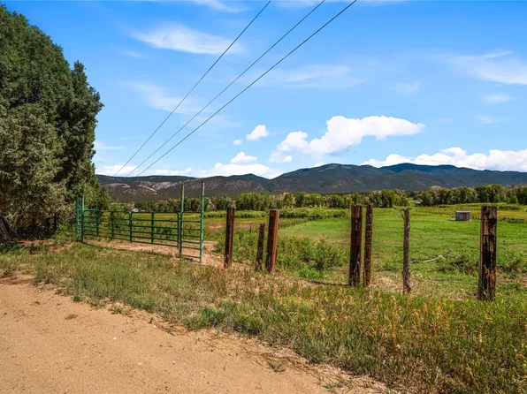 77 Acequia Del Sur Rd, Penasco, NM 87553