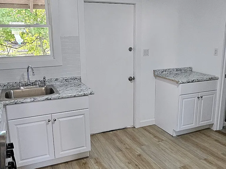 Kitchen (new appliances and furniture)