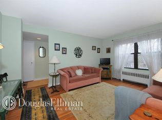 13 Terrace Cir APT 3E, Great Neck, NY 11021