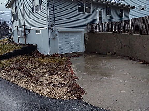 2nd image of 402 E Pine St