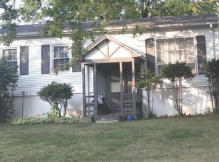 410 Singapore Ln, Carpentersville, IL
