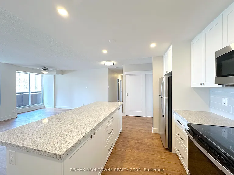 165 La Rose Ave #916 — Photo 8